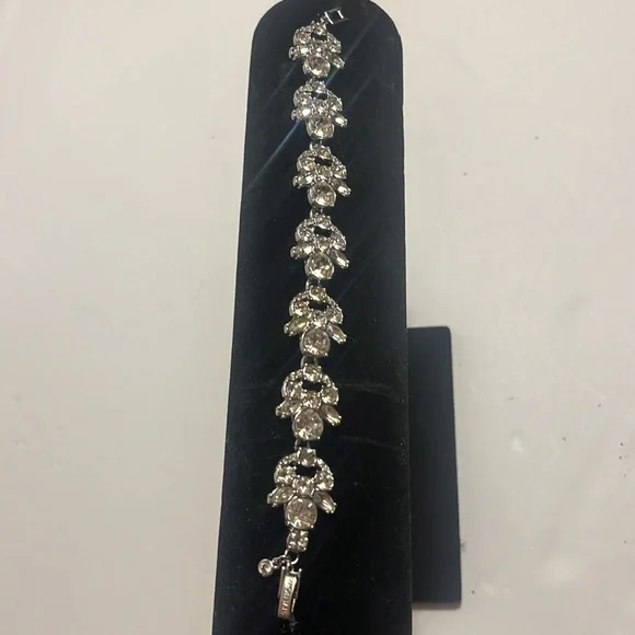 Vintage GIVENCHY rhinestone bracelet 💕 - Picture 5 of 7